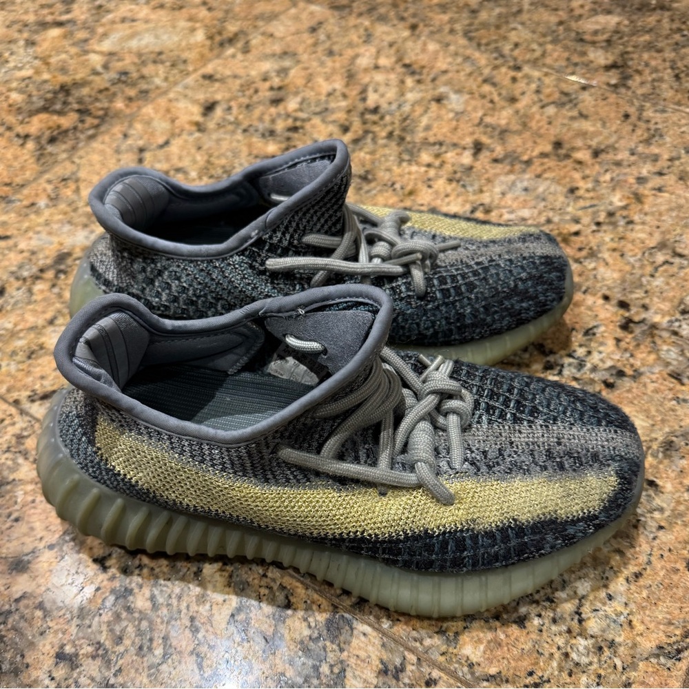 Kids Yeezy Sneakers size 4
